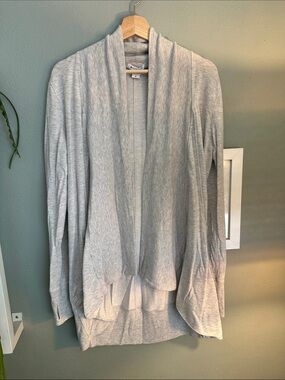 Athleta Pranayama Restore Wrap, heather gray, medium